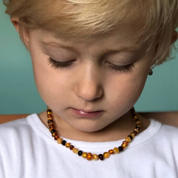 Léčivý jantarový náhrdelník pro děti
